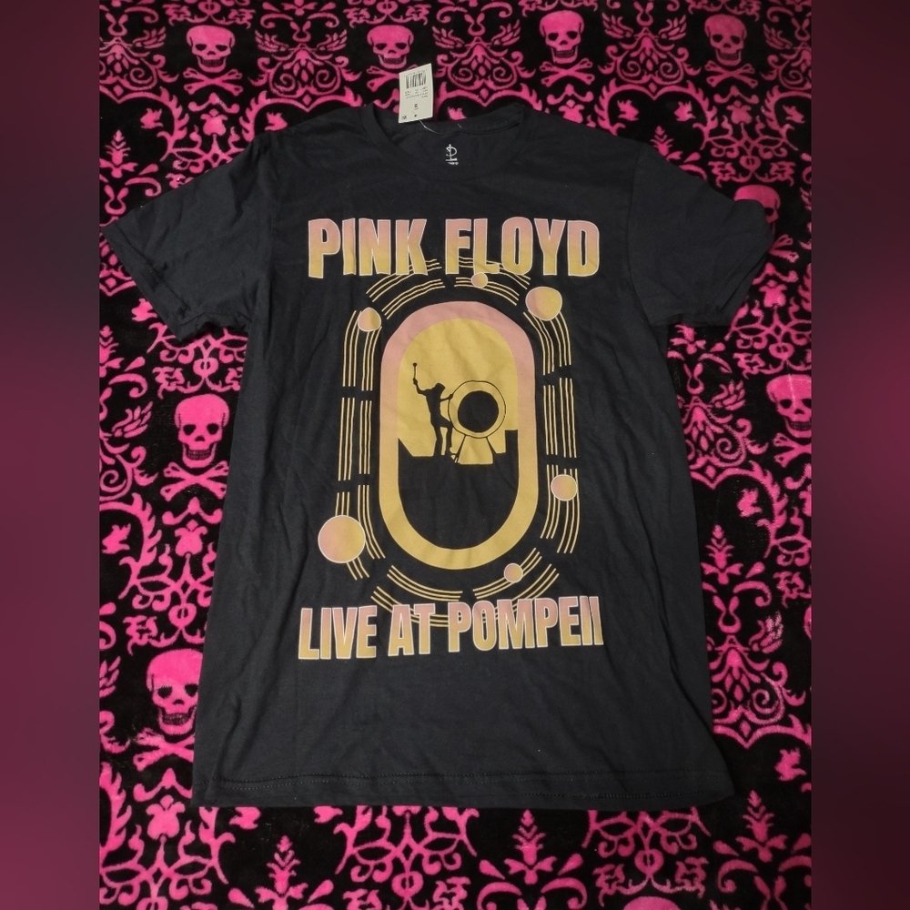 Nwt pink Floyd size small T-shirt
